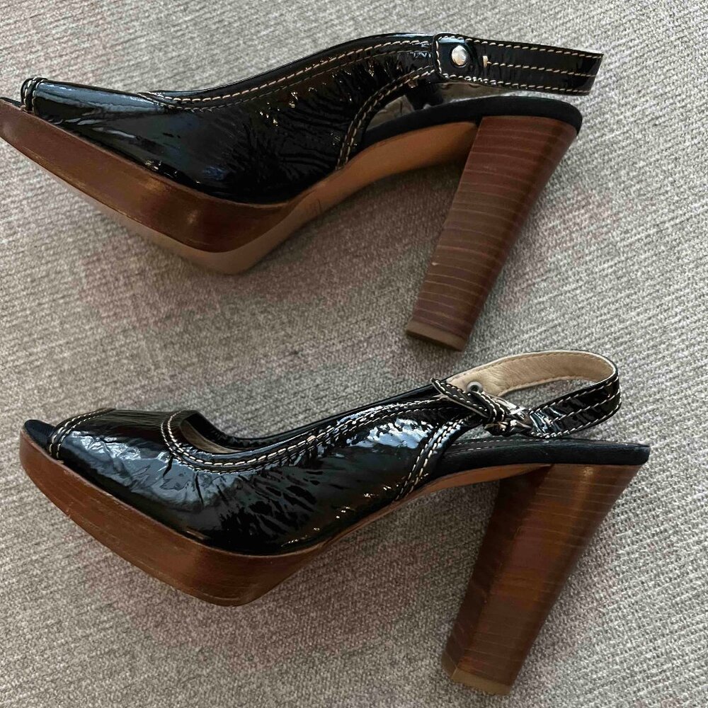 Coach Hollie sandals size 9.5